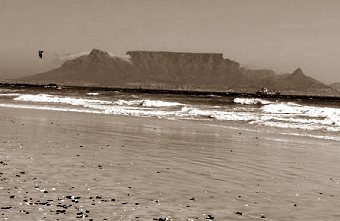 Blick auf den Tafelberg vom Strand aus